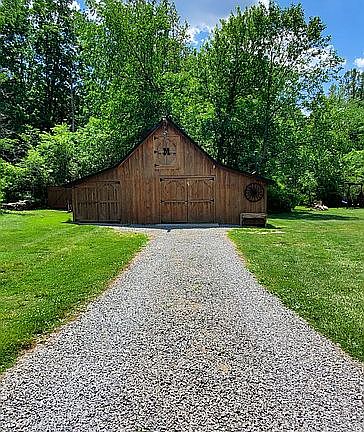Front view of work barn 32x32