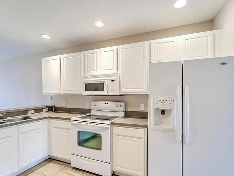 10704 Chesham Hill Ct — Photo 5