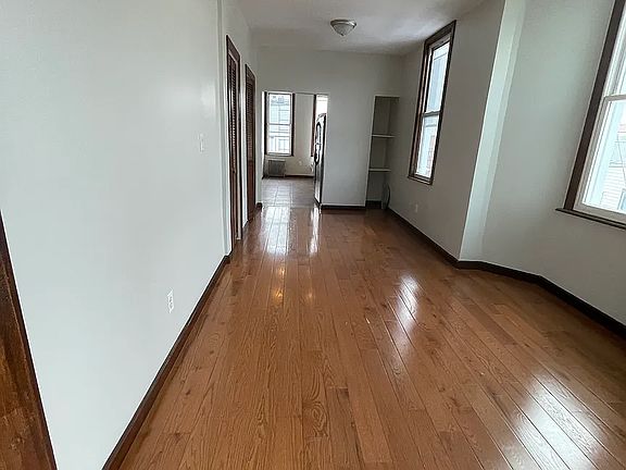 3rd image of 148 Wilson Ave APT 3R