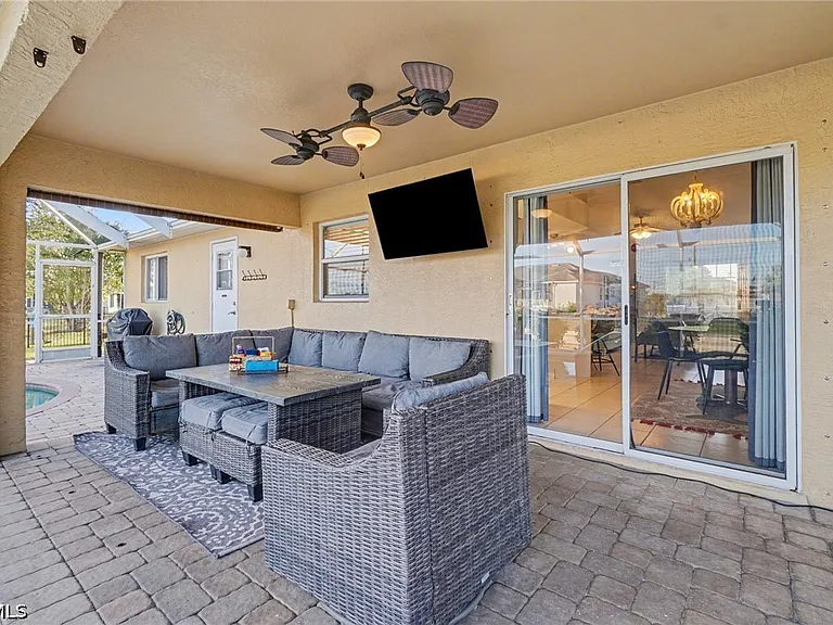 2727 SW 2nd Ct — Photo 21