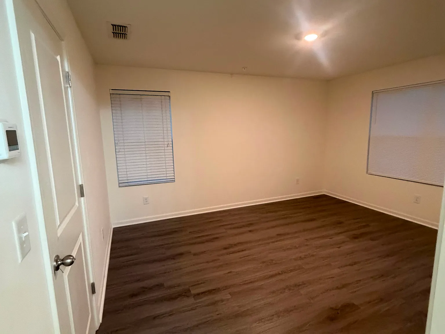 595 Magnolia Cir — Photo 3