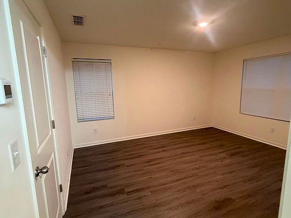 3rd image of 595 Magnolia Cir