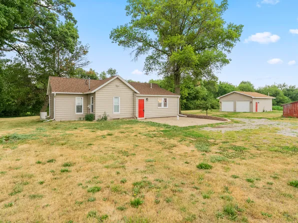 2763 95th Ave, Viola, IL 61486