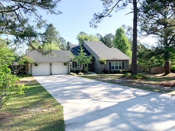 2nd image of 1327 Woodlawn Cir