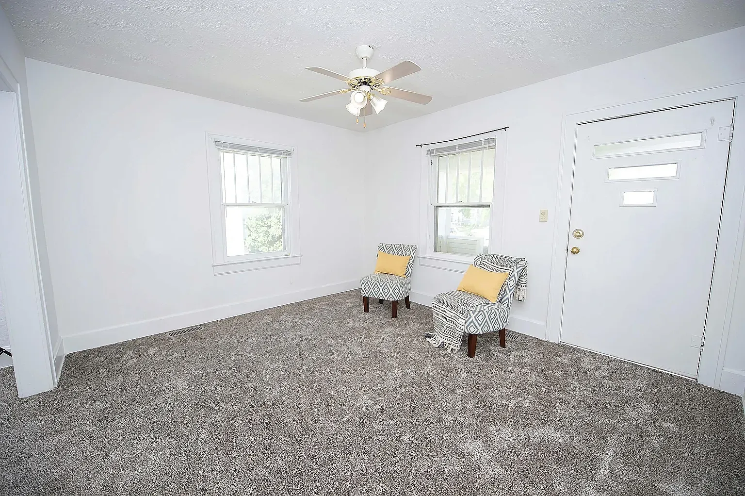 2 bed, 750 sqft, $1,300 — Photo 3