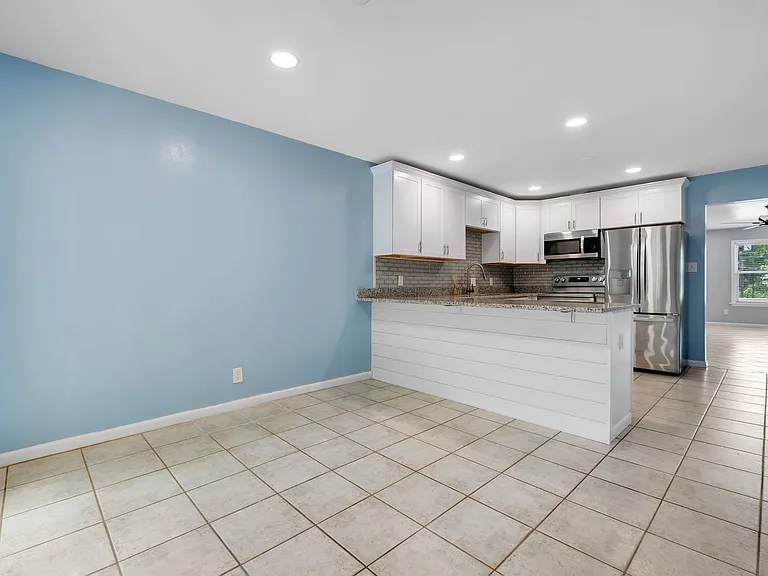 738 E Jefferson St — Photo 13