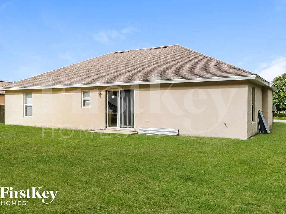 1062 SW Longfellow Rd