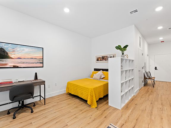 5th image of 28 Vroom St Unit 404