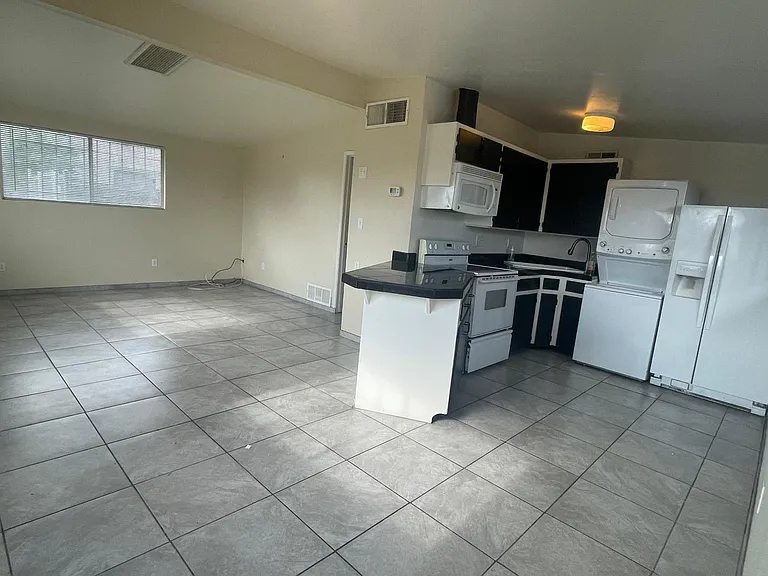 1314 N Venice Ave — Photo 4