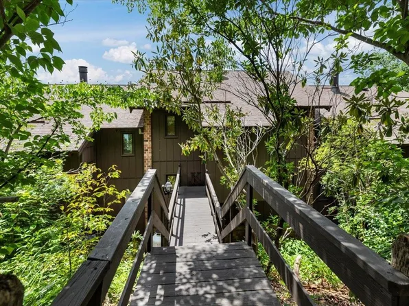 191 Buck Hollar Rd, Hillsville, VA 24343