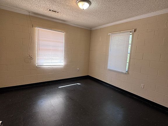 4th image of 9 Richard Allen Dr