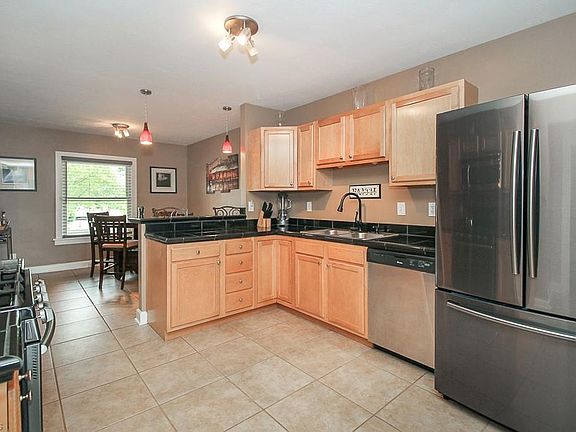 5th image of 6102 Velma Ave