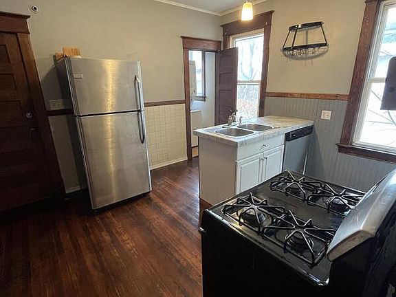 3rd image of 20 Besch Ave #2