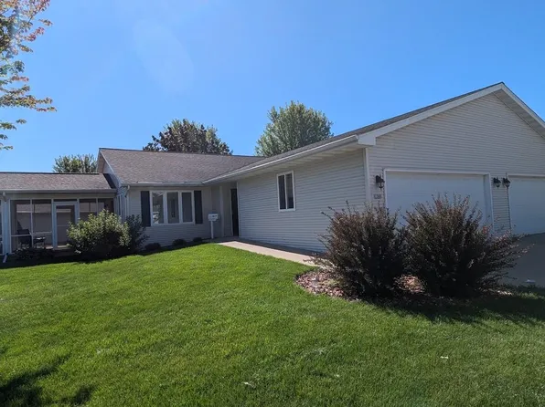 1389 W South Park Ave, Oshkosh, WI 54902