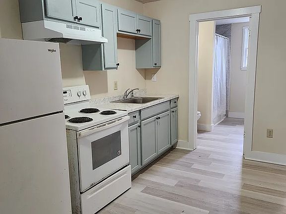 4th image of 322 Woodstock Ln