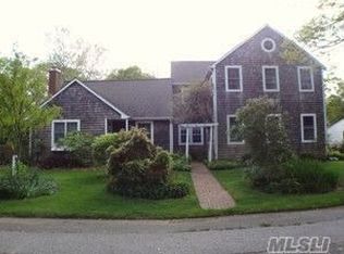 32 Brewster Ln N, Bellport, NY 11713