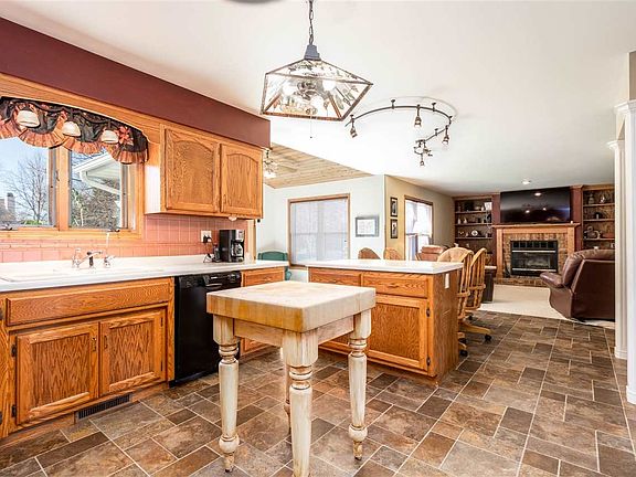 3rd image of 3584 Highland Center Dr