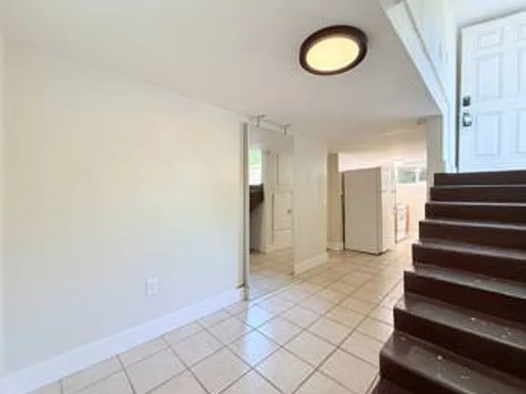 652 E Roosevelt Ave — Photo 4