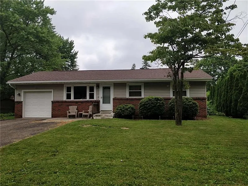 1566 Wakefield Dr photo 1