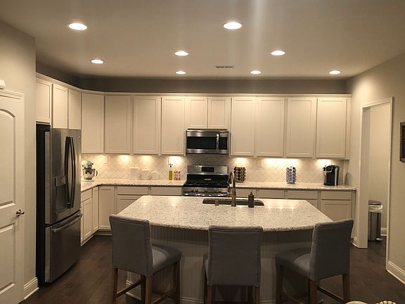 4th image of 905 Henderson Dr
