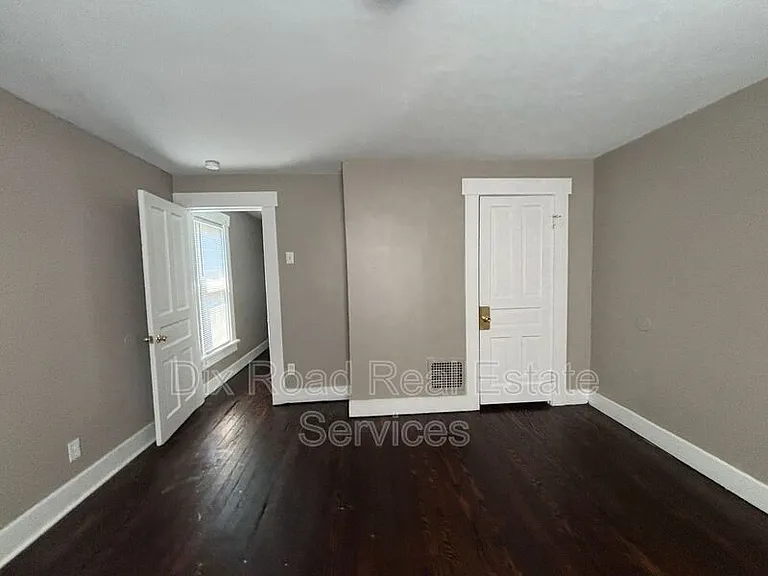 67 S McGee St — Photo 21