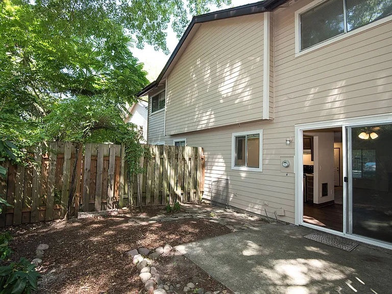 Pacific Apartments — Photo 9