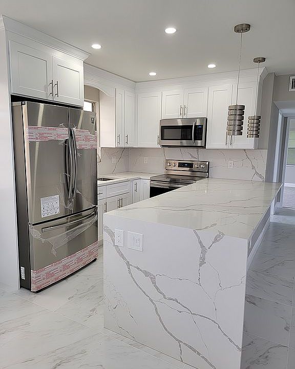Beautiful kitchen quartz cou