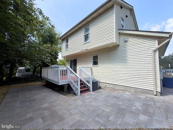 3rd image of 1 Hardy Ct