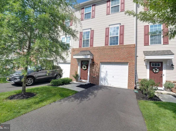 108 Fela Dr, Riverton, NJ 08077