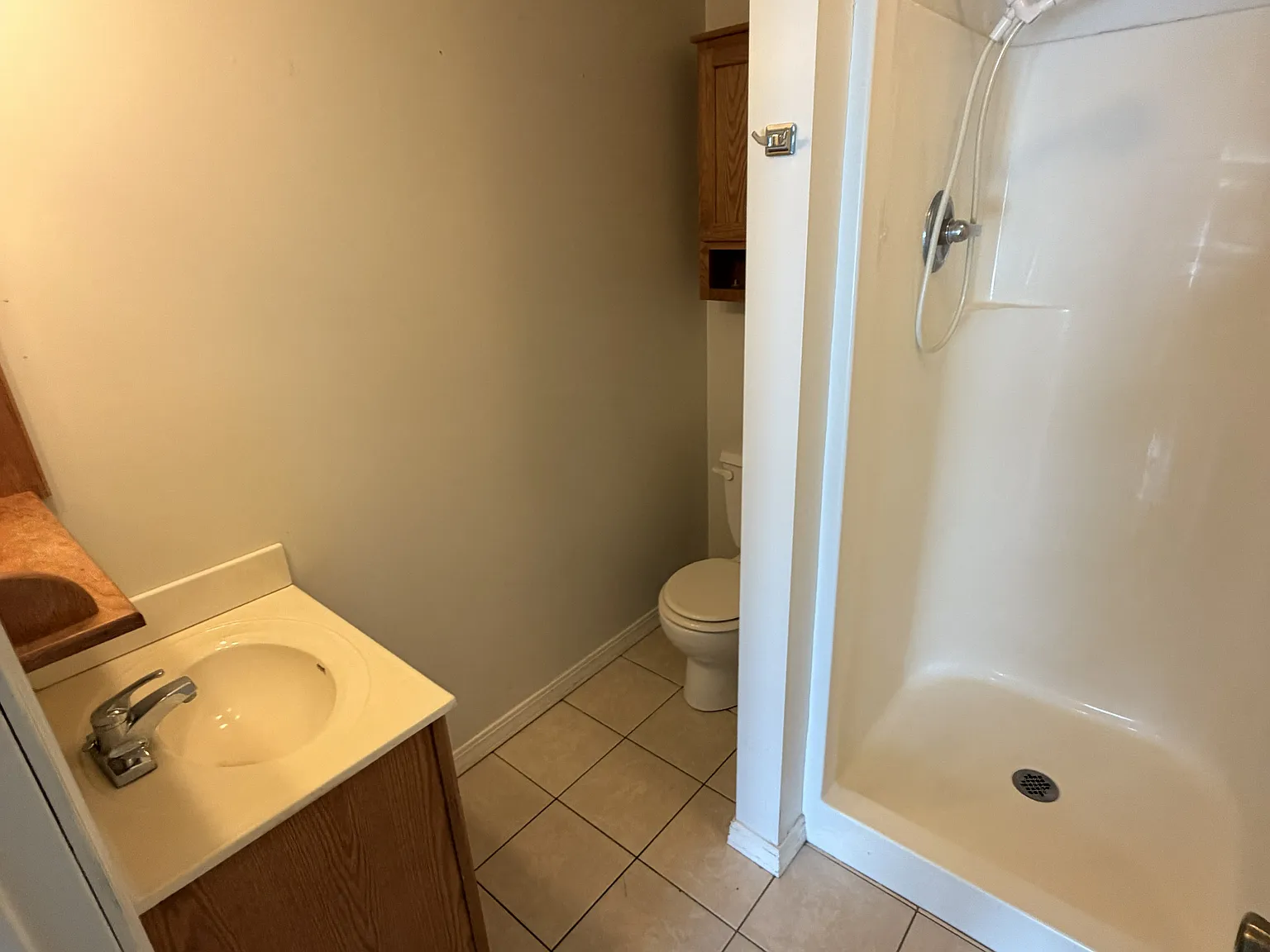3 bed, $925 — Photo 1