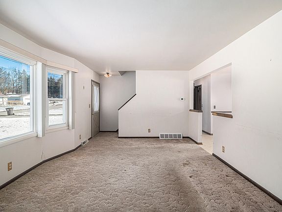3rd image of 2130 Elmer Dr NE