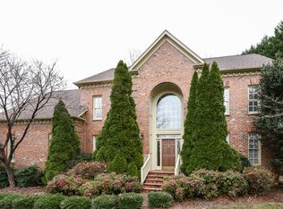 2712 Saint Andrews Ct, Jamestown, NC 27282