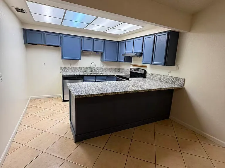 7236 Winterwillow Ct — Photo 3