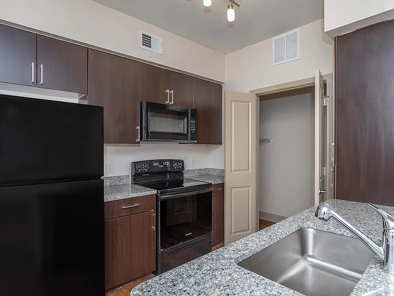 La Mariposa Apartments — Photo 23