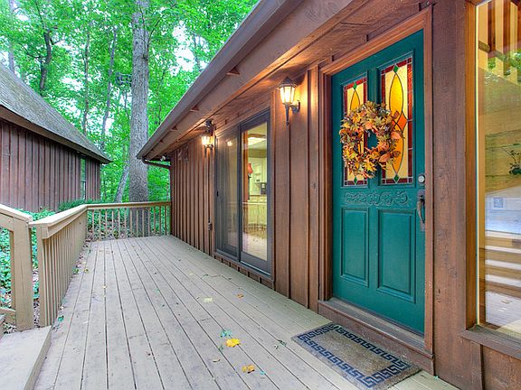 2nd image of 342 Theresa Ct