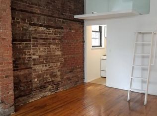 266 W 21st St APT 2E, New York, NY 10011