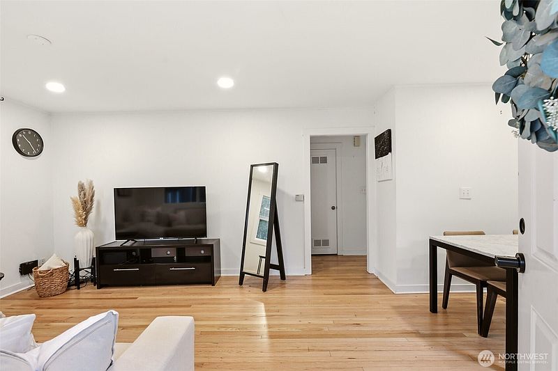 5th image of 15504 25th Avenue NE