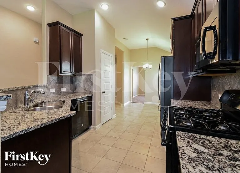 4818 La Piedra Ln — Photo 7