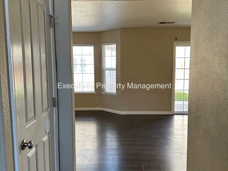 1103 Acapulco Ct — Photo 3