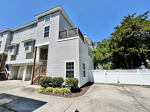 4825 Lake Dr Photo 1