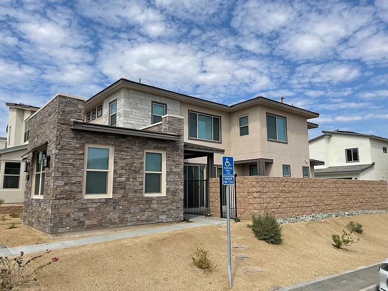 74387 Parker Ln — Photo 2