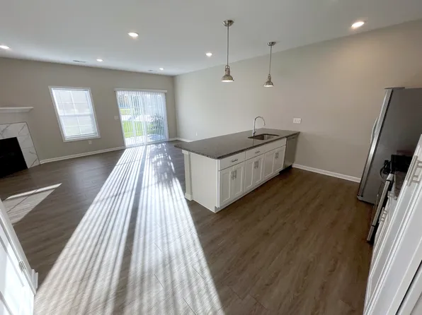 285 Shadow Ln, Orchard Park, NY 14127