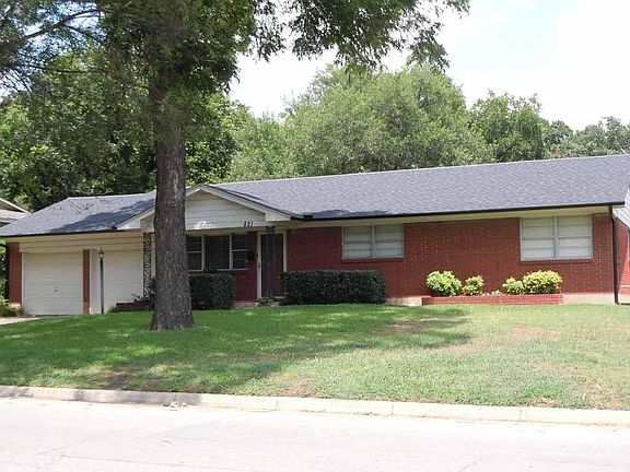 3rd image of 821 N Davis Dr