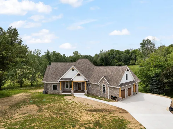 850 Joseph Ct, Chelsea, MI 48118