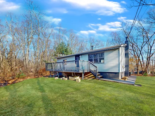 107 Ironwood Dr, Dingmans Ferry, PA 18328