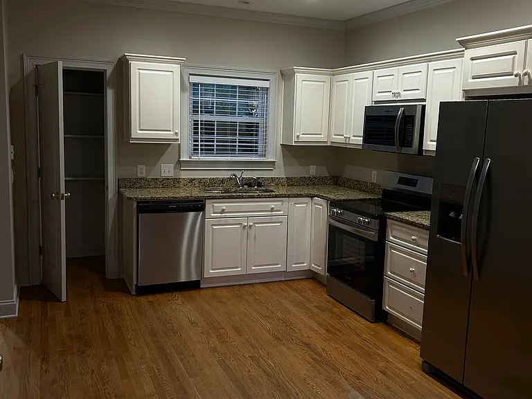 138 Florence St SW #3 — Photo 5