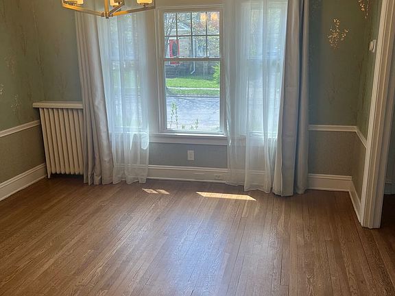 5th image of 2561 S Taylor Rd