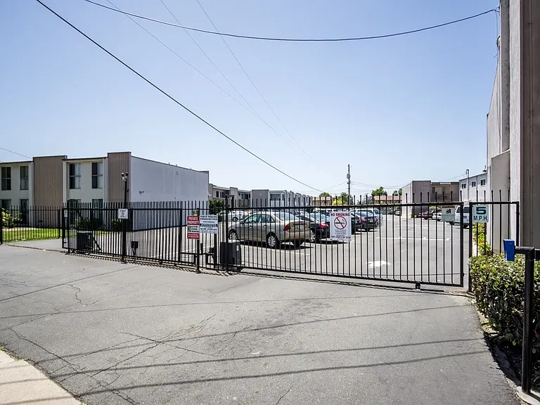 279 Moss St #8 — Photo 16