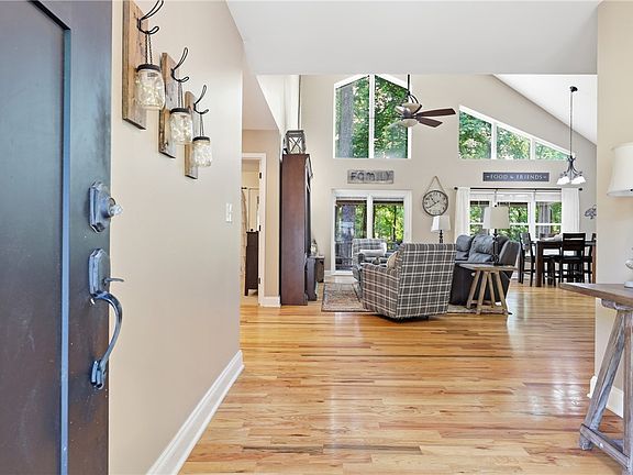 3rd image of 1110 Sunset Ln