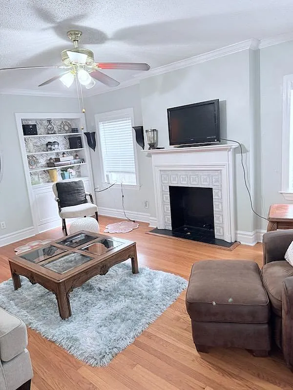 2 bed, 1000 sqft, $1,300 — Photo 1